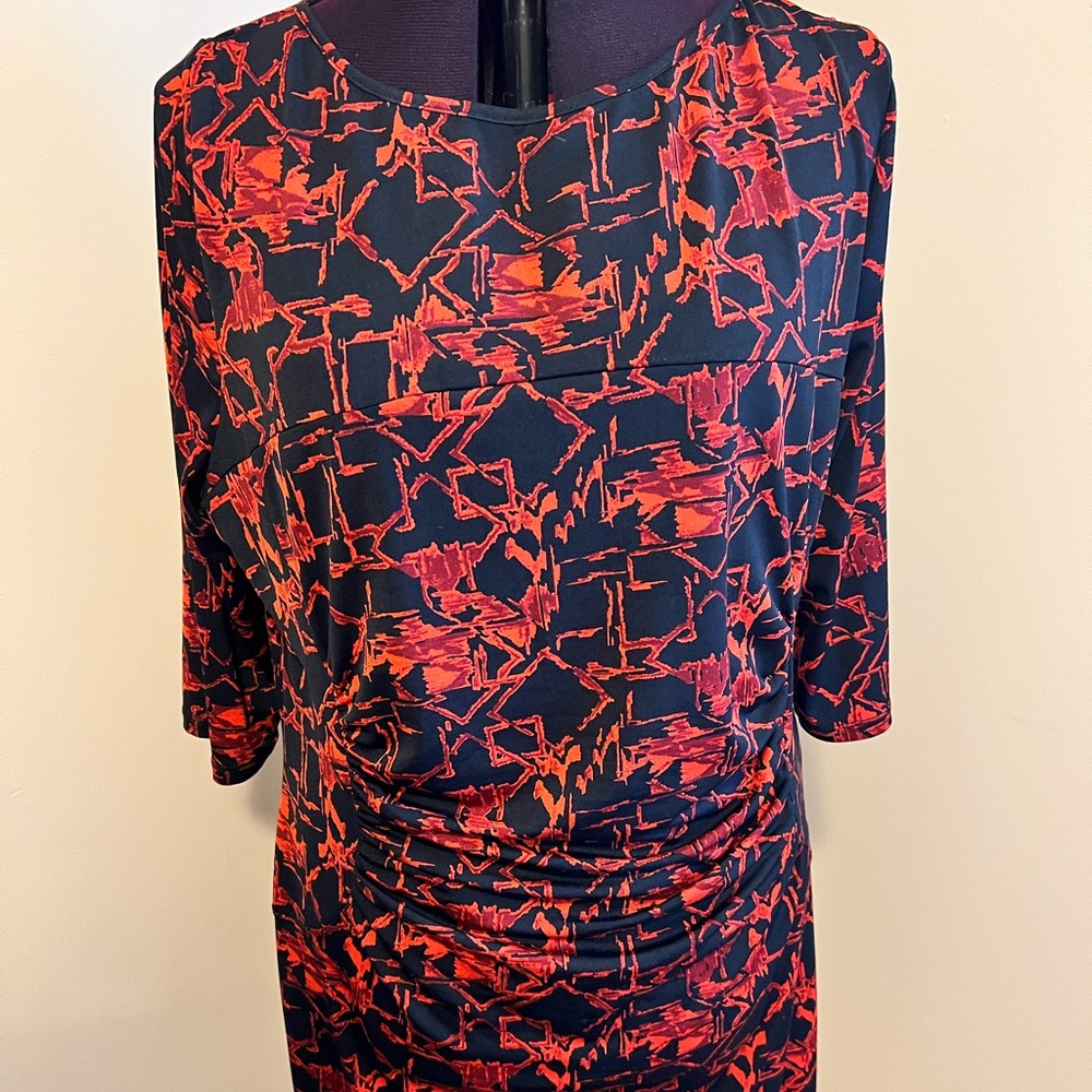 Bright, All-weather Gathered-front 2X Dress Flatters the Belly